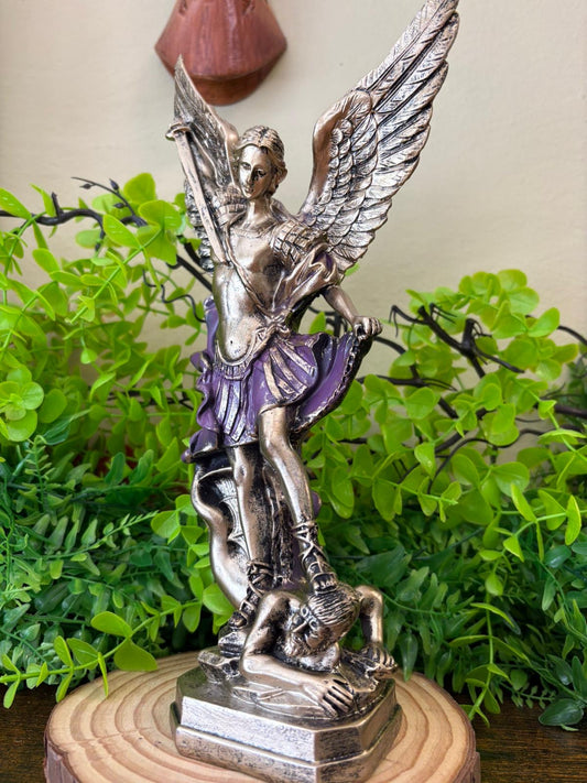 Figura de San Miguel Arcángel – Protector celestial y defensor espiritual