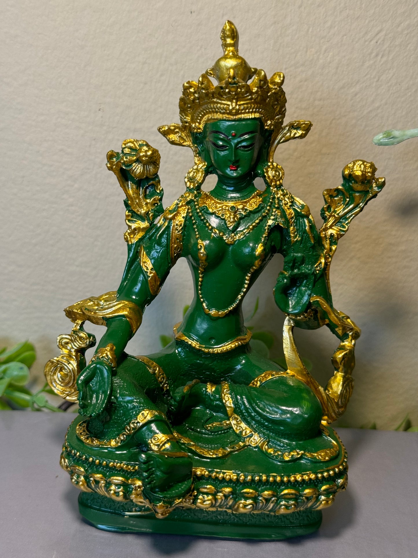 Figura Tara Verde budista en resina – Protección espiritual y energía sanadora