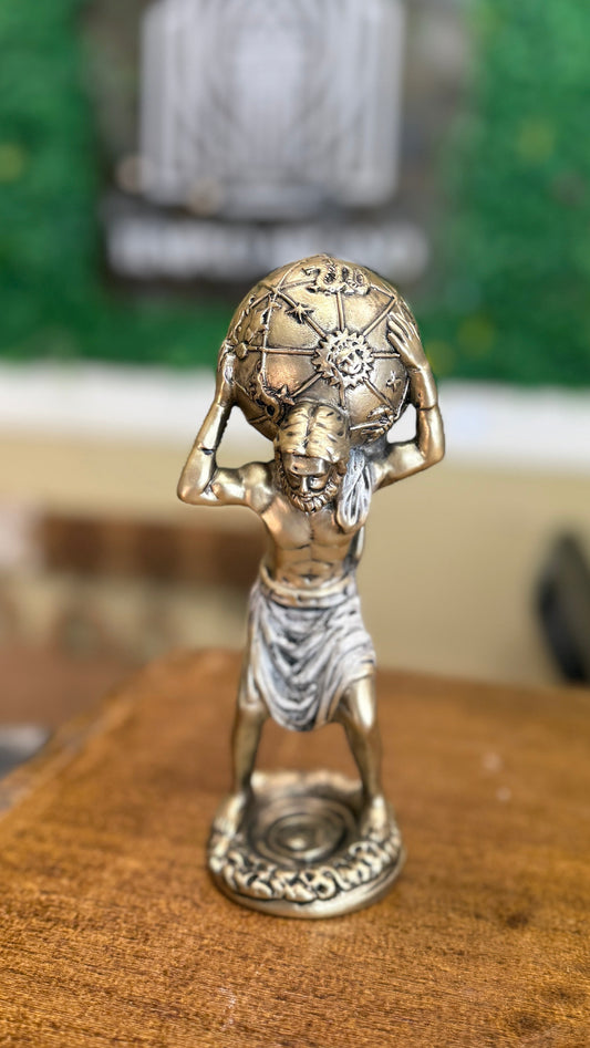 🏛️ Atlas, el Portador del Mundo – Escultura Dorada de Fuerza y Equilibrio