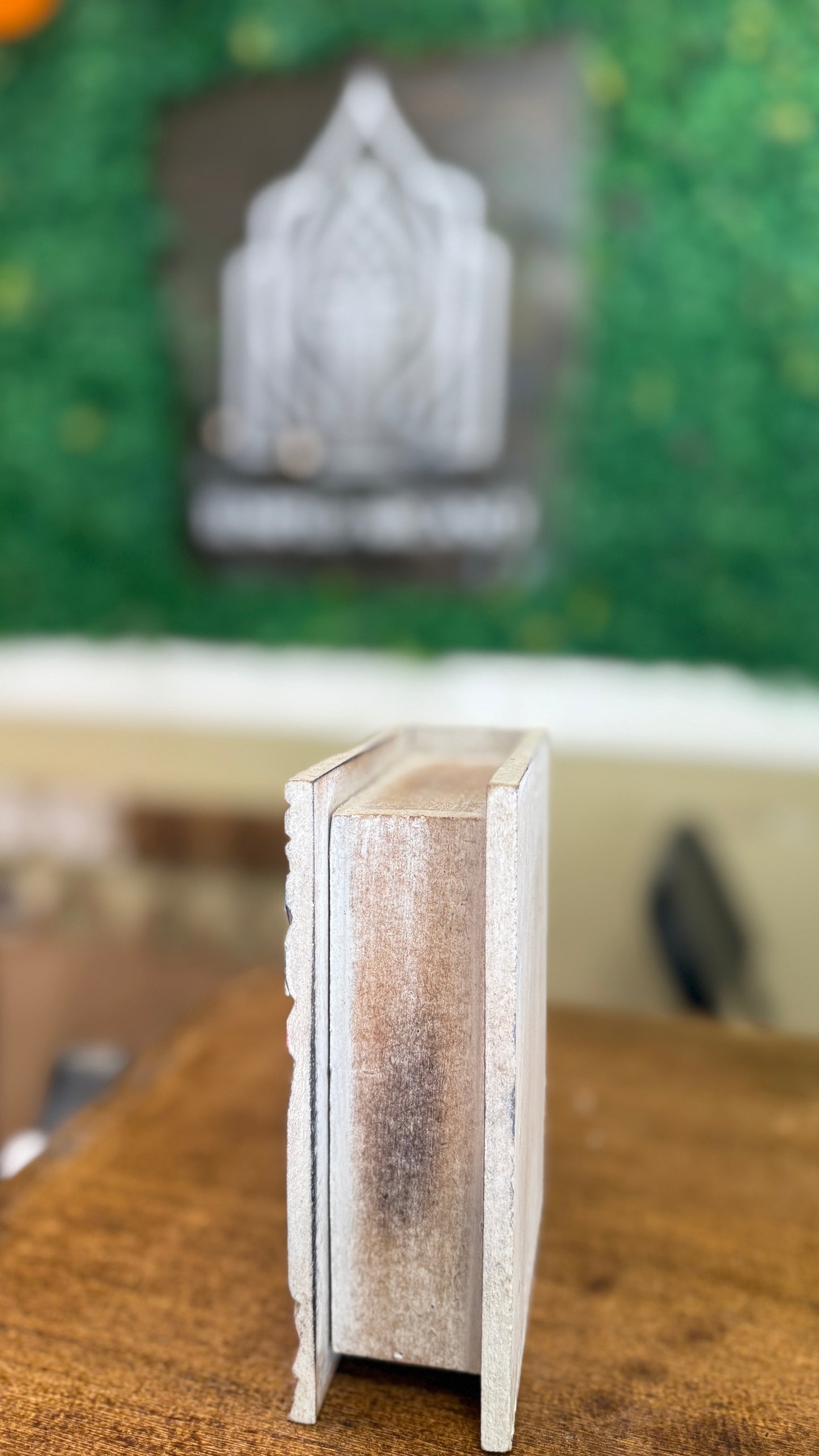 Joyero artesanal con relieve de Buda y flor de loto