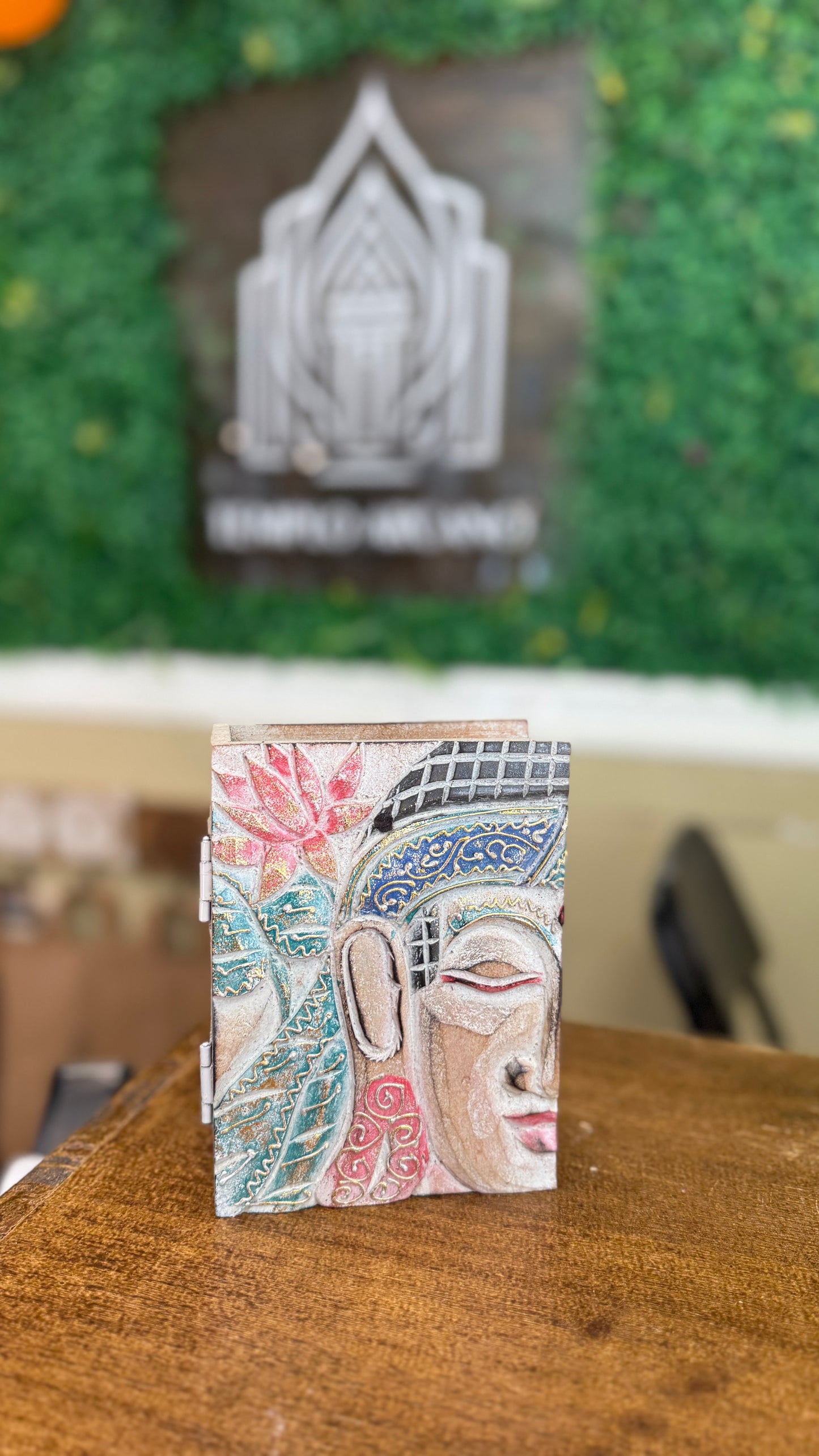 Joyero artesanal con relieve de Buda y flor de loto