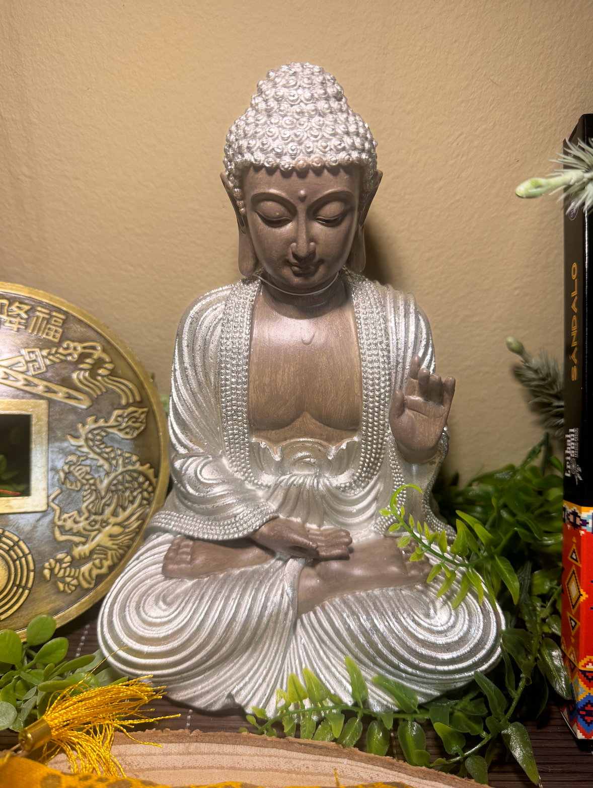 FIgura Buda marrón y plateado