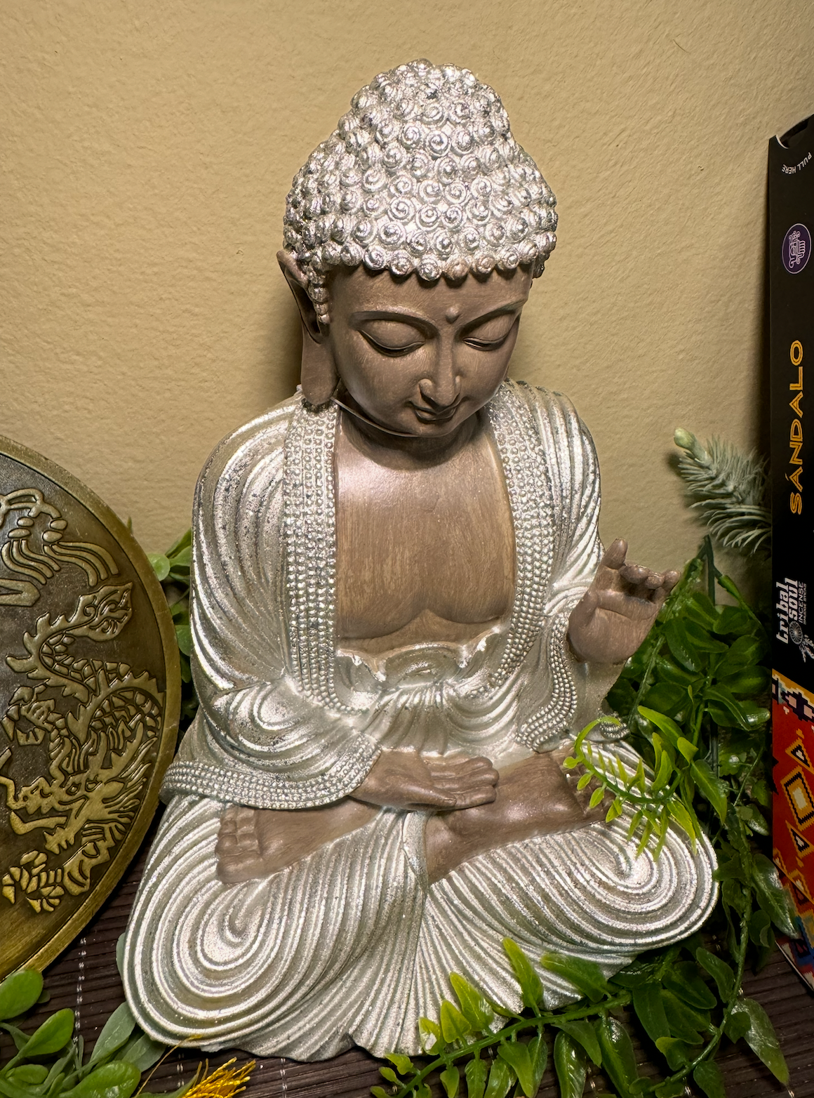 FIgura Buda marrón y plateado