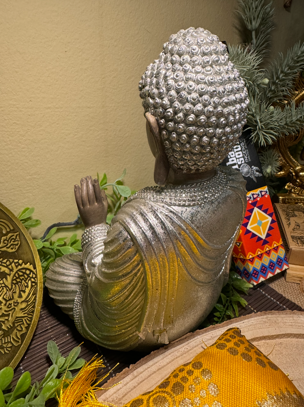 FIgura Buda marrón y plateado