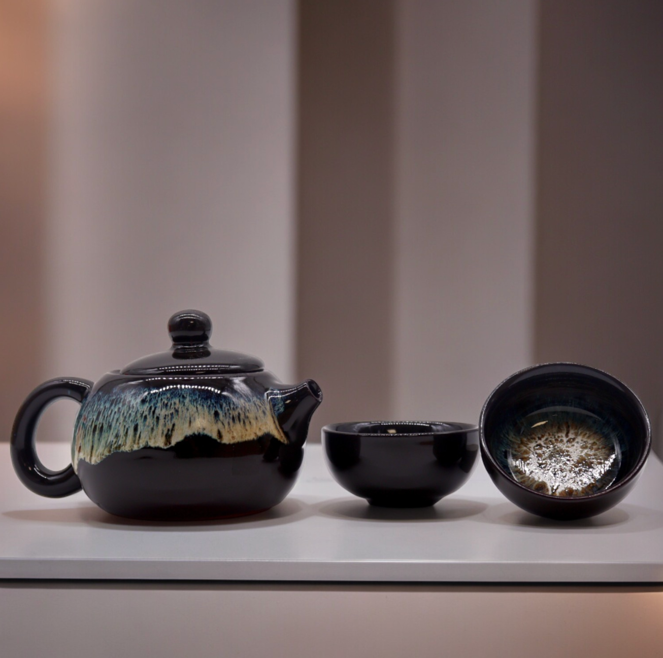 Set tetera y dos tazas estilo oriental
