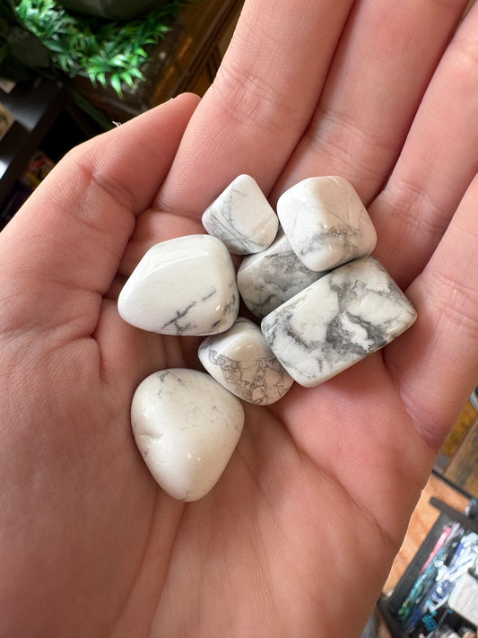 Howlita pulida — mineral de la calma y serenidad