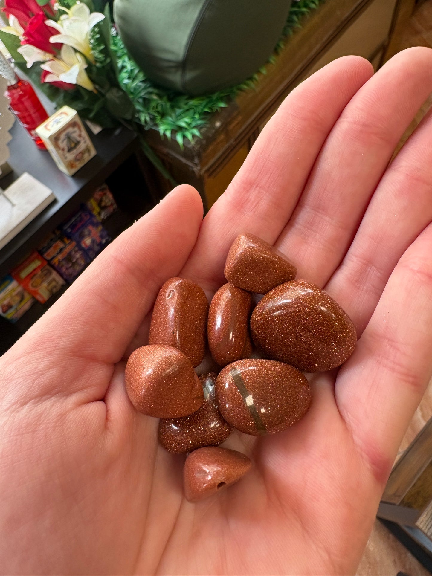 Aventurina dorada pulida — mineral de la abundancia y éxito