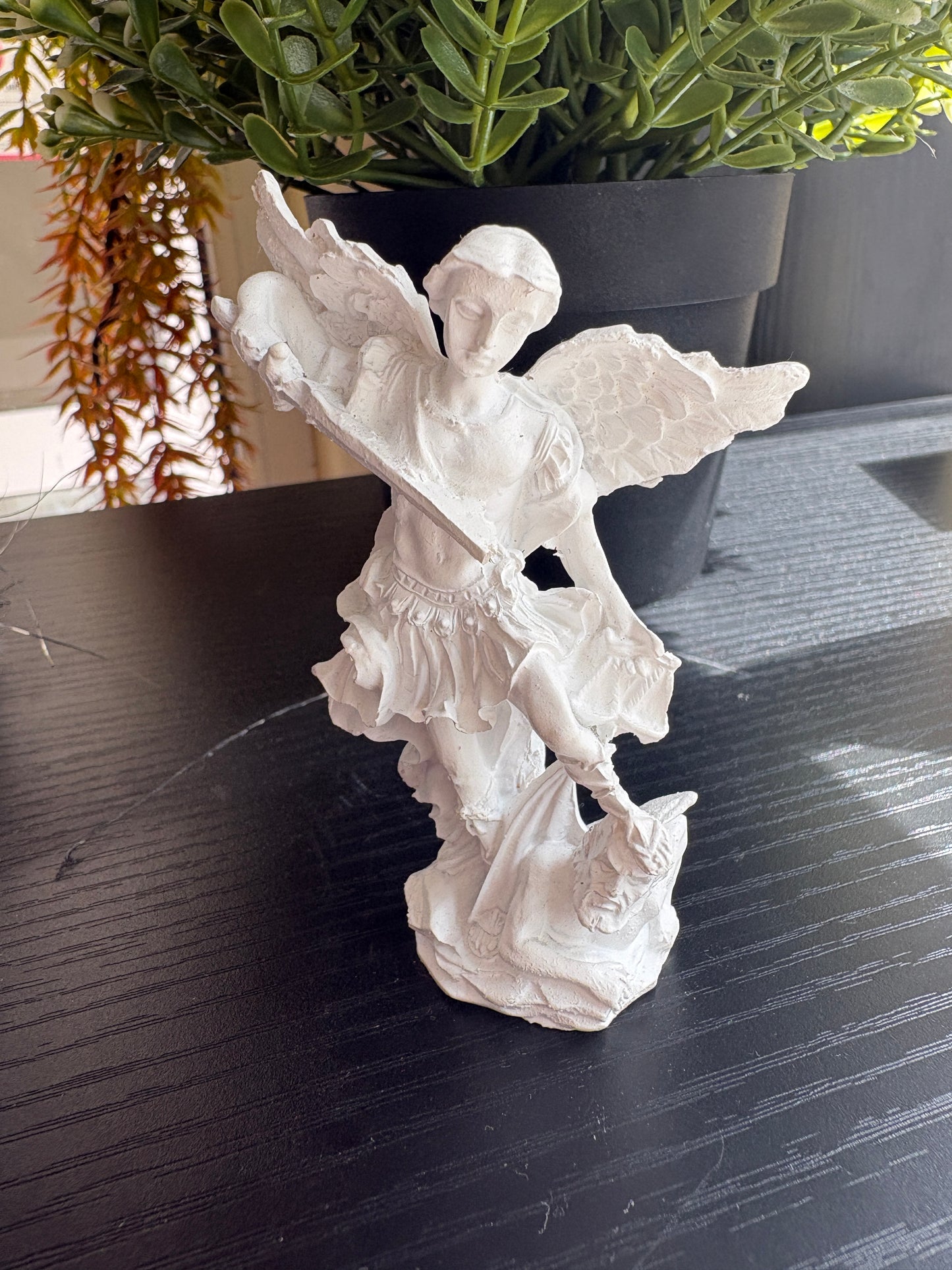 Figura Arcángel San Miguel blanco