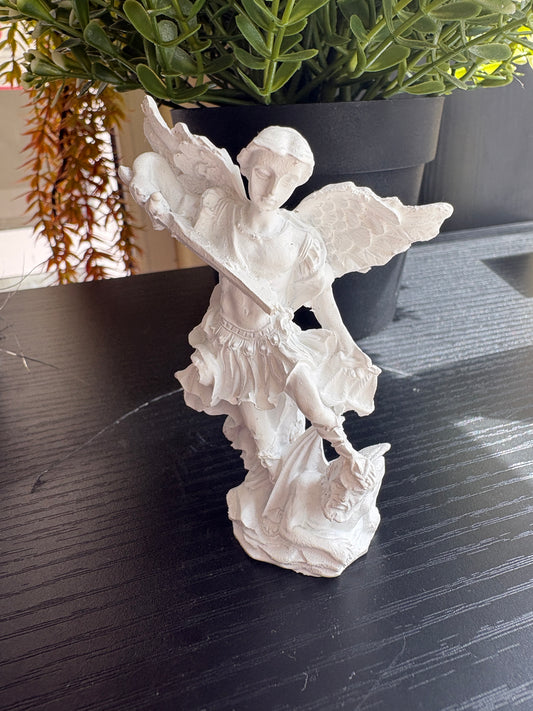 Figura Arcángel San Miguel blanco