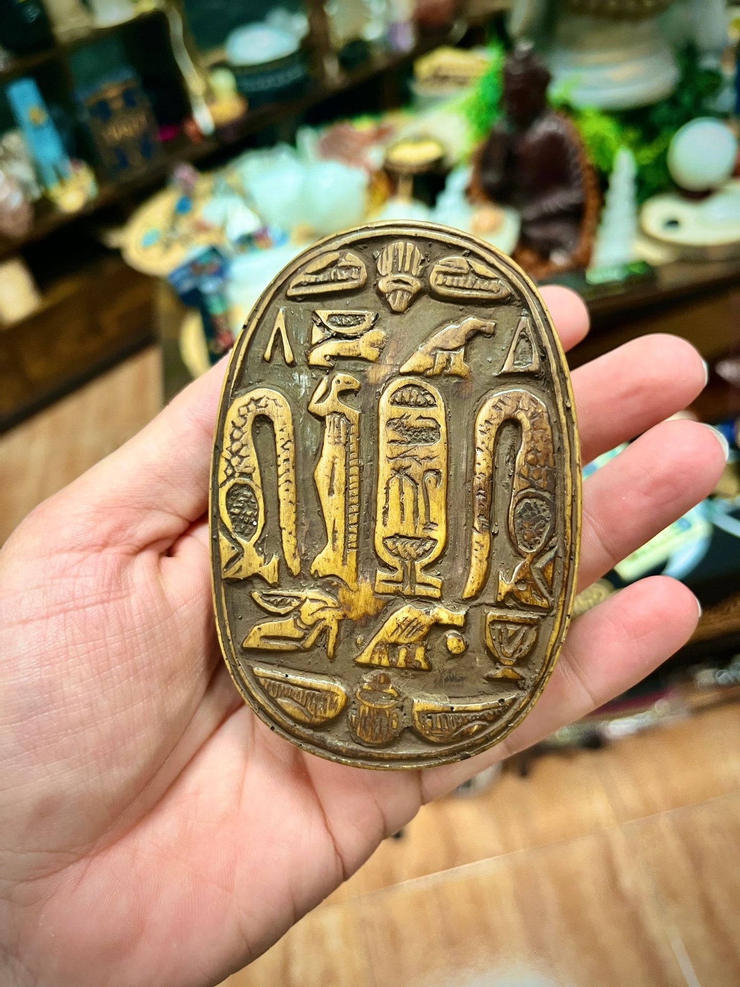 Escarabajos Egipcios – Amuletos de Protección y Renacimiento