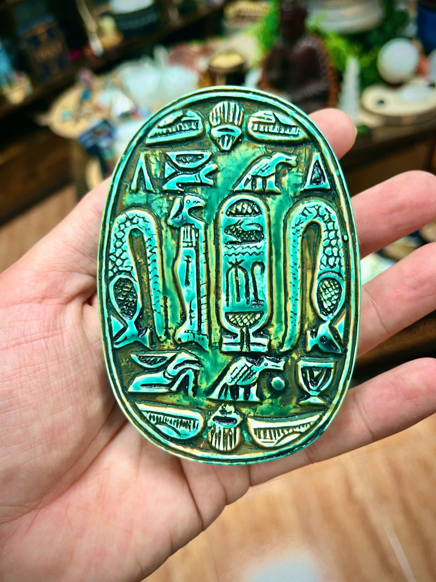 Escarabajos Egipcios – Amuletos de Protección y Renacimiento