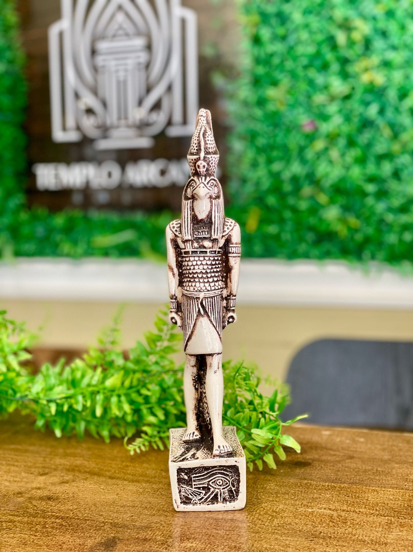 Figura del Dios Horus – Protector del Más Allá