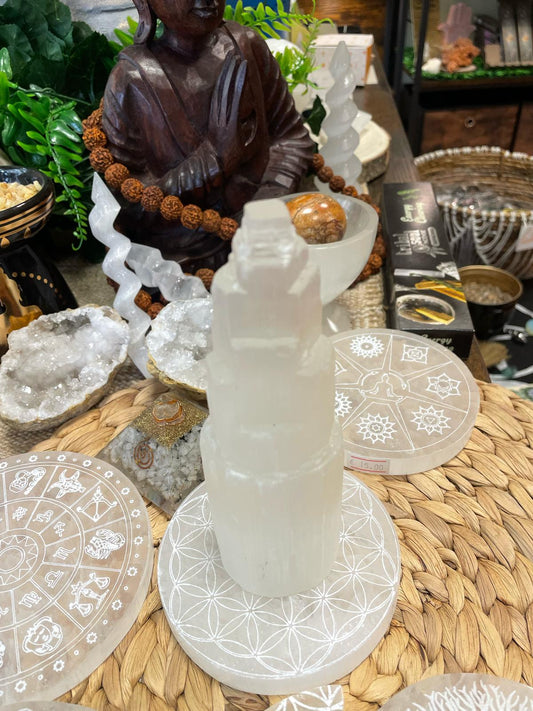 Torre de Selenita – Paz y Protección Espiritual ✨🏛️