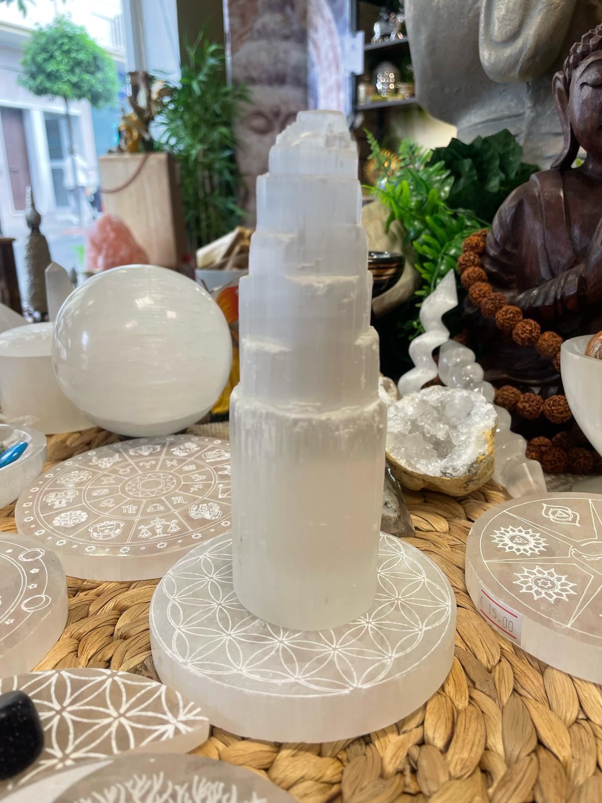 Torre de Selenita – Paz y Protección Espiritual ✨🏛️