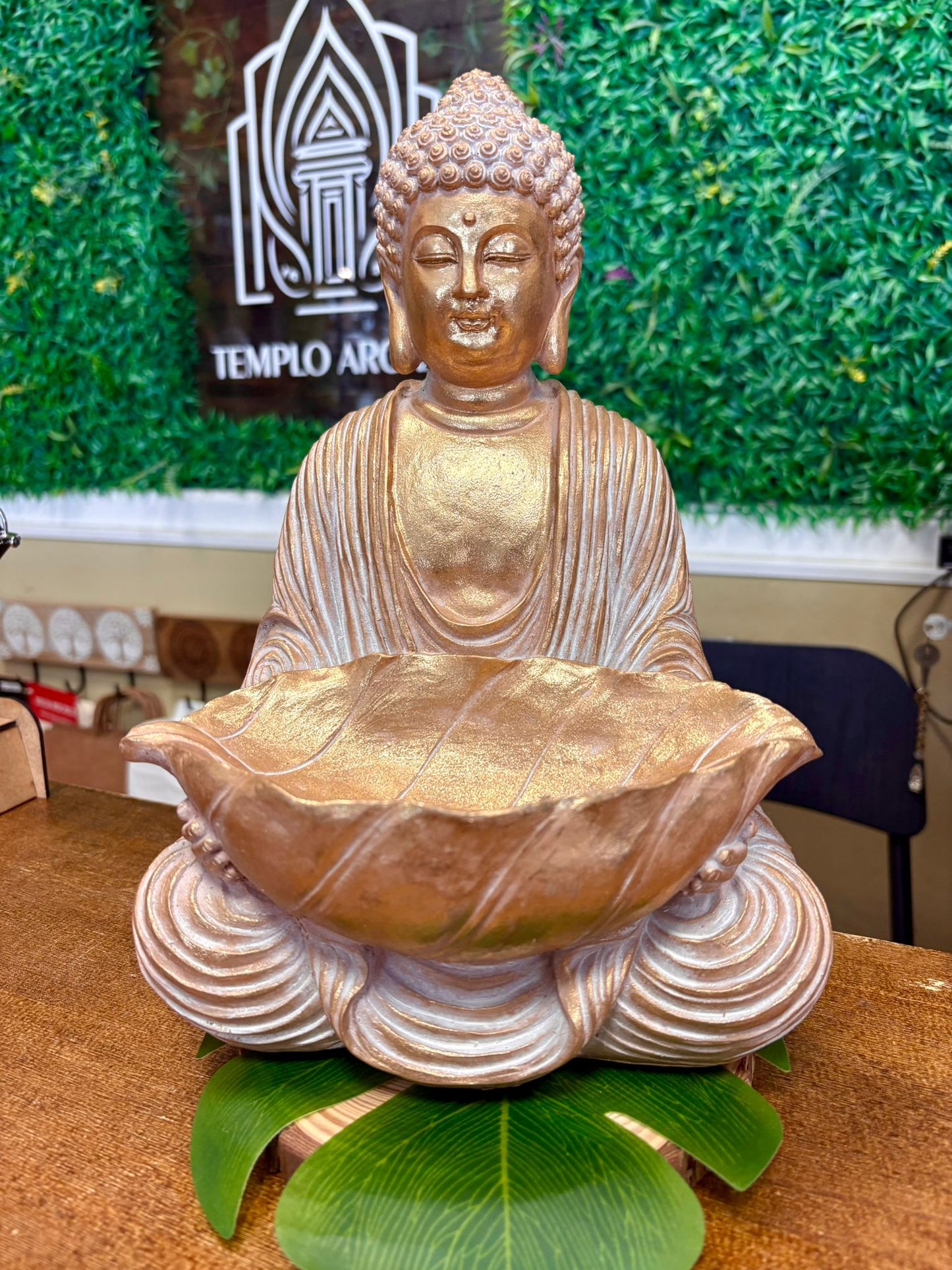 🧘♀️ Figura de Buda con cuenco de loto – Para atraer abundancia, paz y energía sagrada