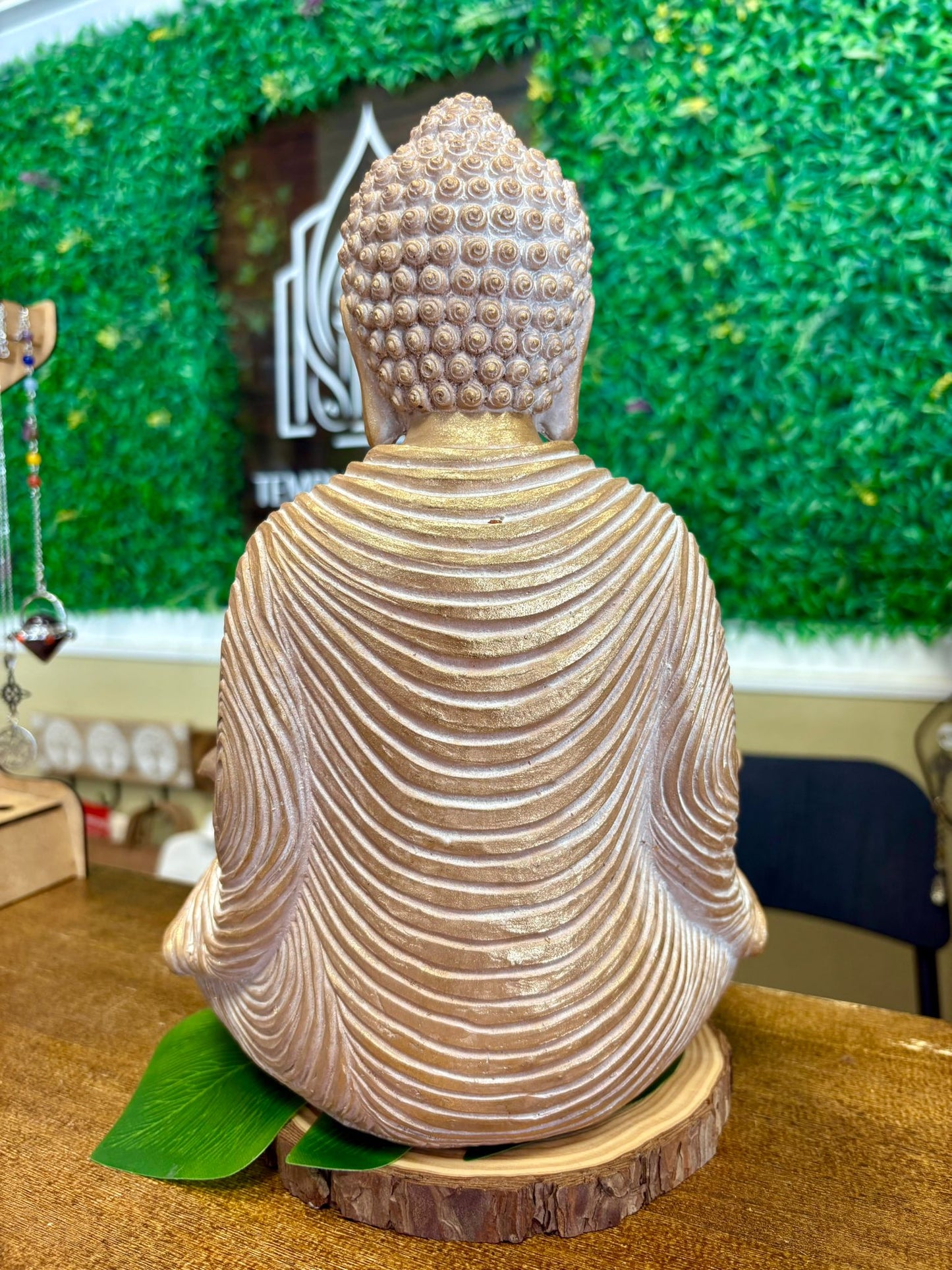 🧘♀️ Figura de Buda con cuenco de loto – Para atraer abundancia, paz y energía sagrada