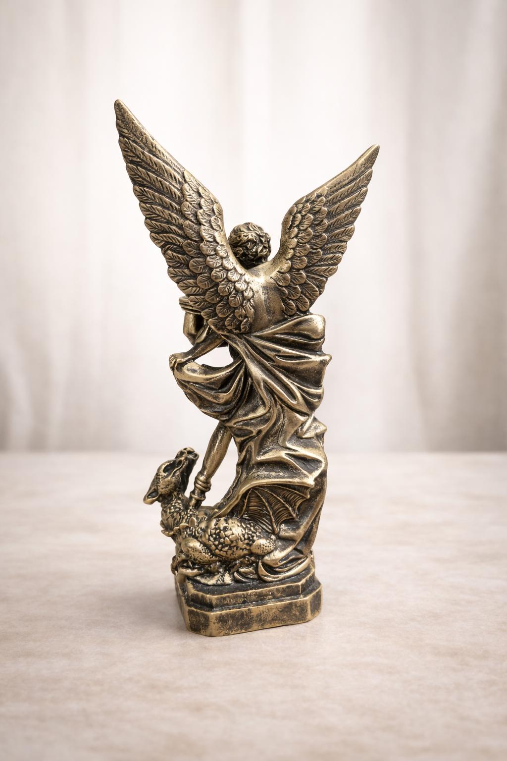 San Miguel Arcángel – Figura de Protección y Fuerza Espiritual