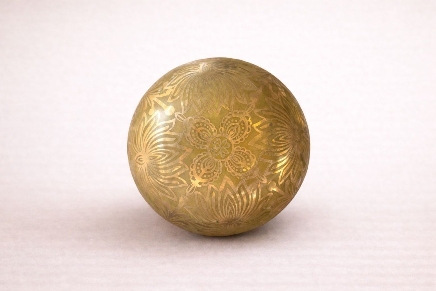 Cuenco Tibetano Mantra Dorado