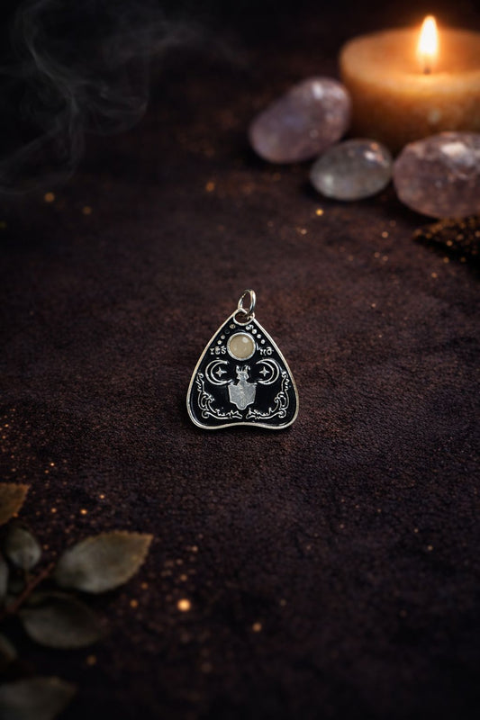 ✨ Colgantes Esotéricos Planchette Lunar – Protección, Intuición y Magia