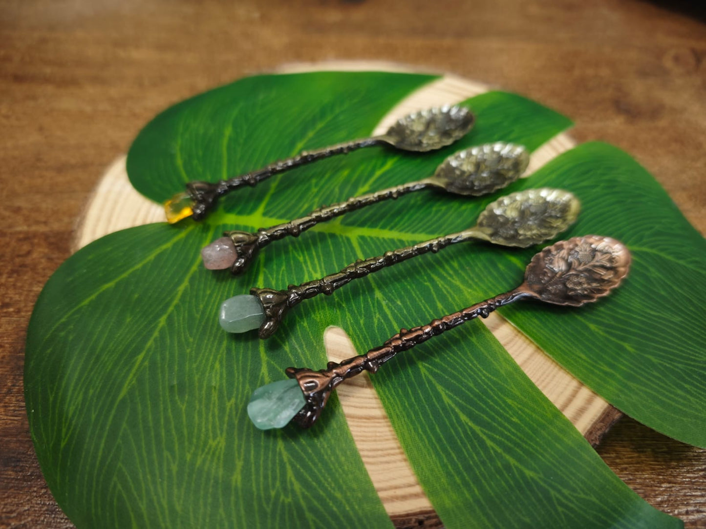 🥄 Cuchara ritual con minerales — Belleza, intención y naturaleza mágica
