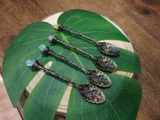 🥄 Cuchara ritual con minerales — Belleza, intención y naturaleza mágica