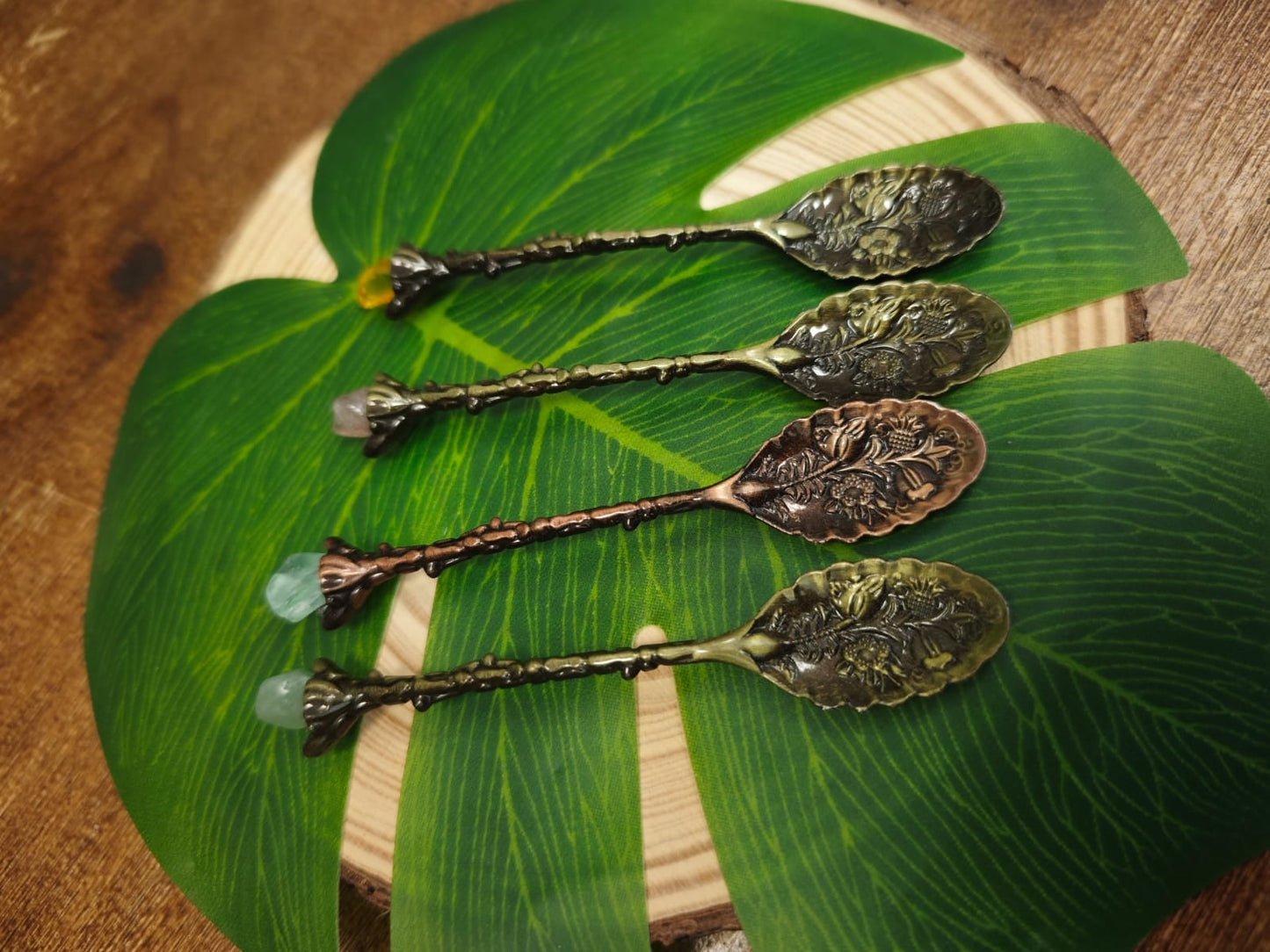 🥄 Cuchara ritual con minerales — Belleza, intención y naturaleza mágica