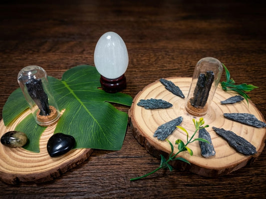 Cianita — La Escoba de Bruja: limpieza energética, protección y renovación espiritual