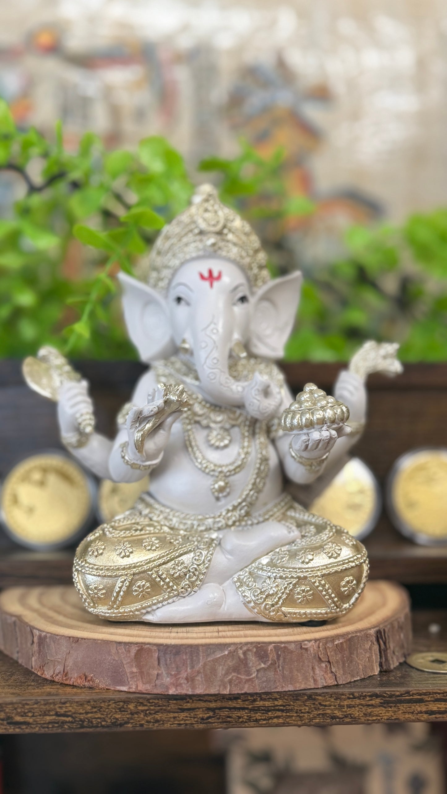 Figura de Ganesha en Blanco y Dorado – Dios Hindú de la Abundancia, Sabiduría y Protección