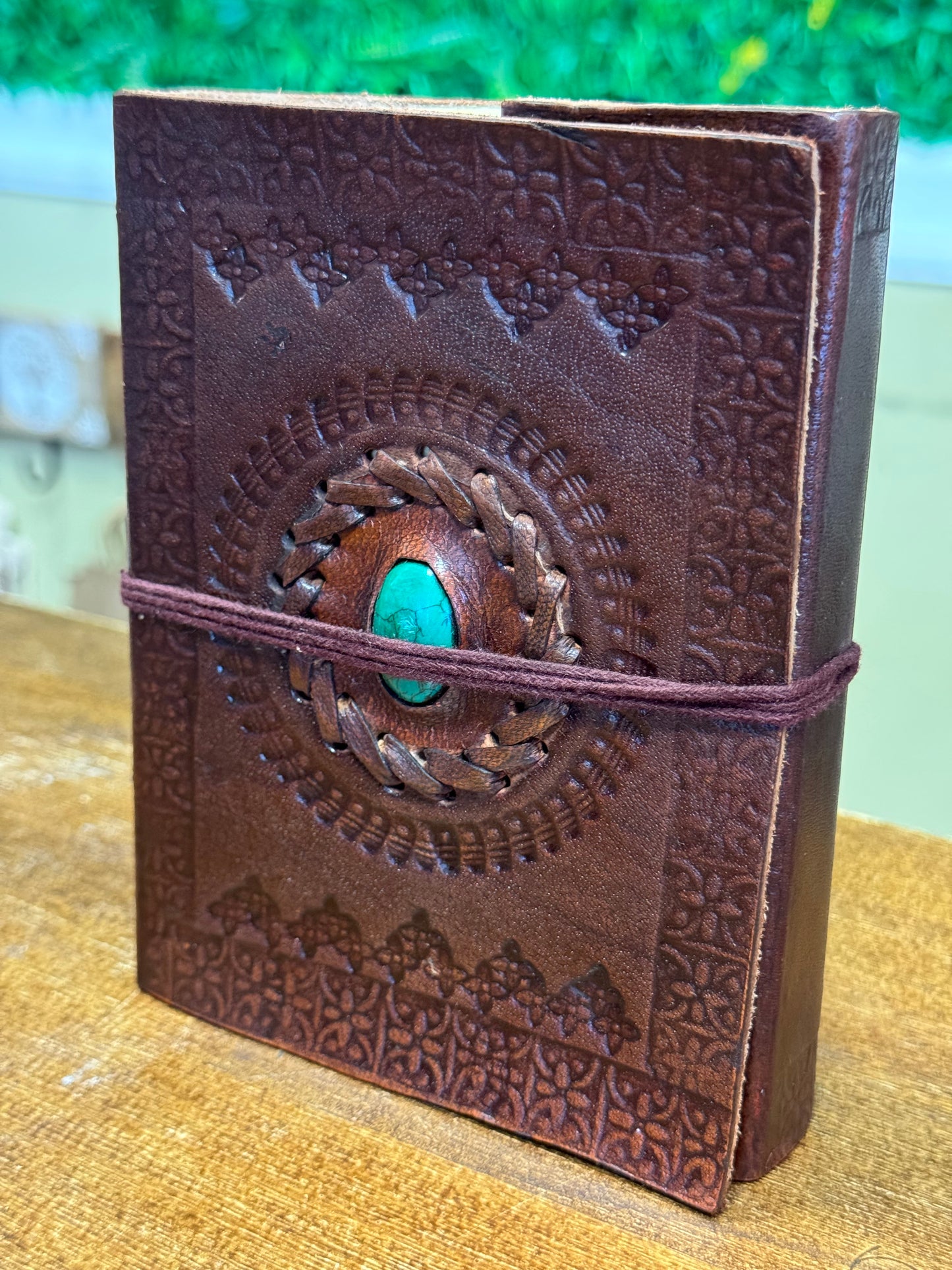 Libreta artesanal de cuero con mineral