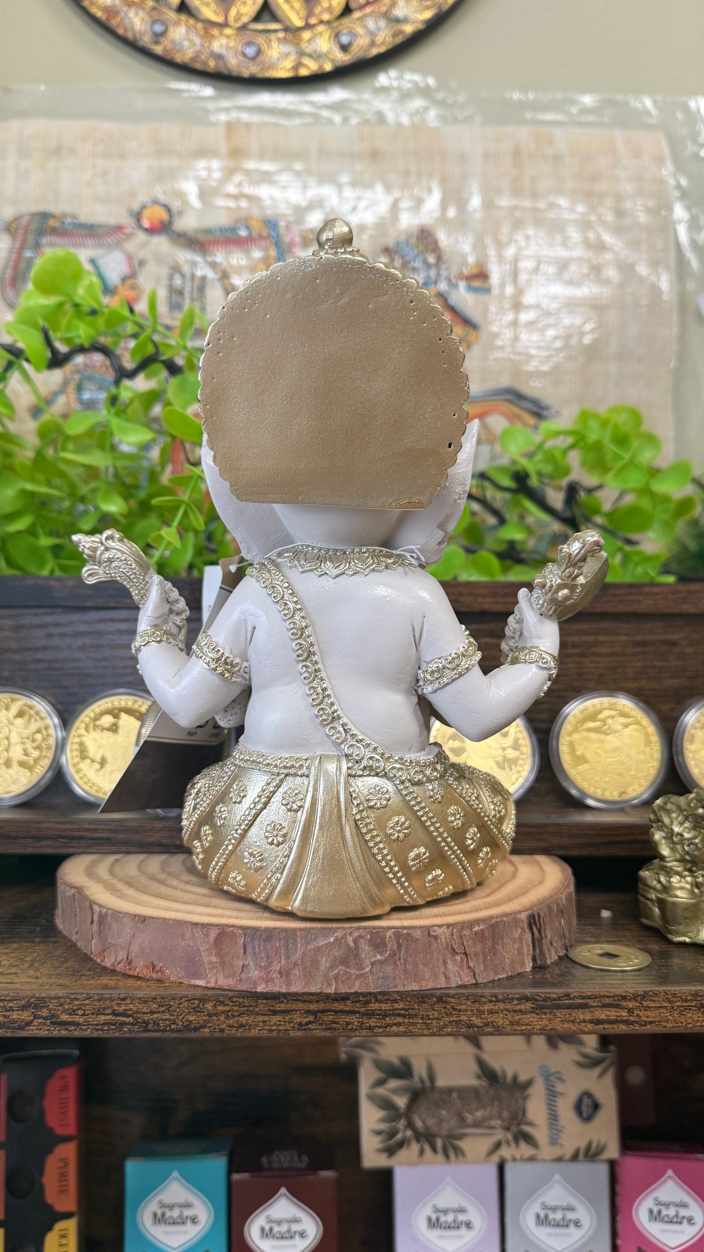 Figura de Ganesha en Blanco y Dorado – Dios Hindú de la Abundancia, Sabiduría y Protección