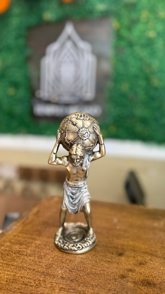 🏛️ Atlas, el Portador del Mundo – Escultura Dorada de Fuerza y Equilibrio