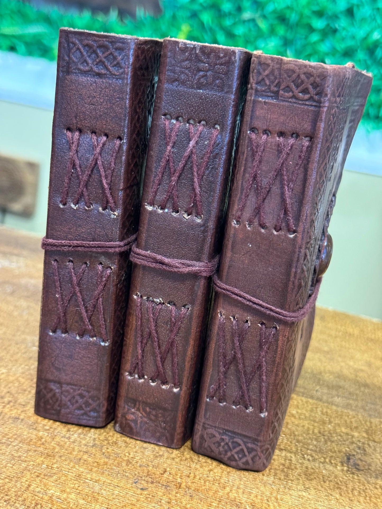 Libreta artesanal de cuero con mineral