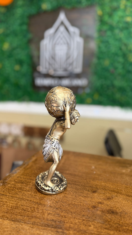 🏛️ Atlas, el Portador del Mundo – Escultura Dorada de Fuerza y Equilibrio
