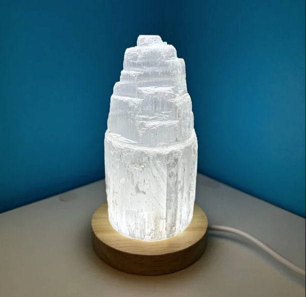 Lámpara USB de Selenita Natural 12cm - Templo Arcano