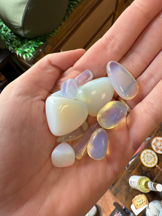 Opalina pulida — mineral de la creatividad y energía vital