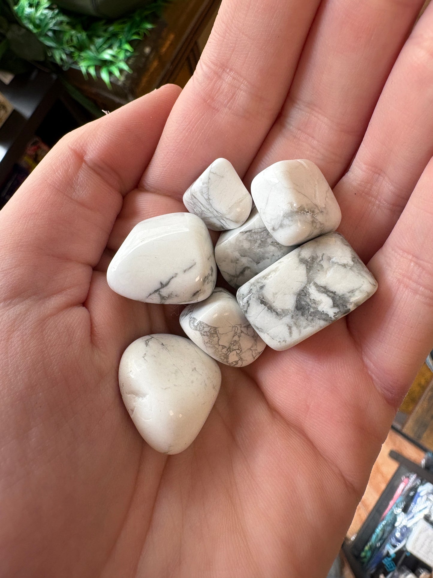 Howlita pulida — mineral de la calma y serenidad