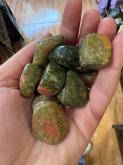 Unakita pulida — mineral de la autoestima y sanación energética
