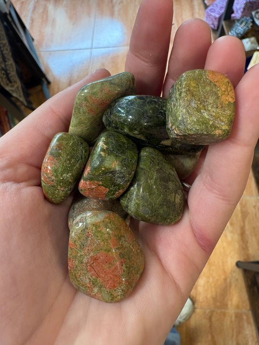 Unakita pulida — mineral de la autoestima y sanación energética