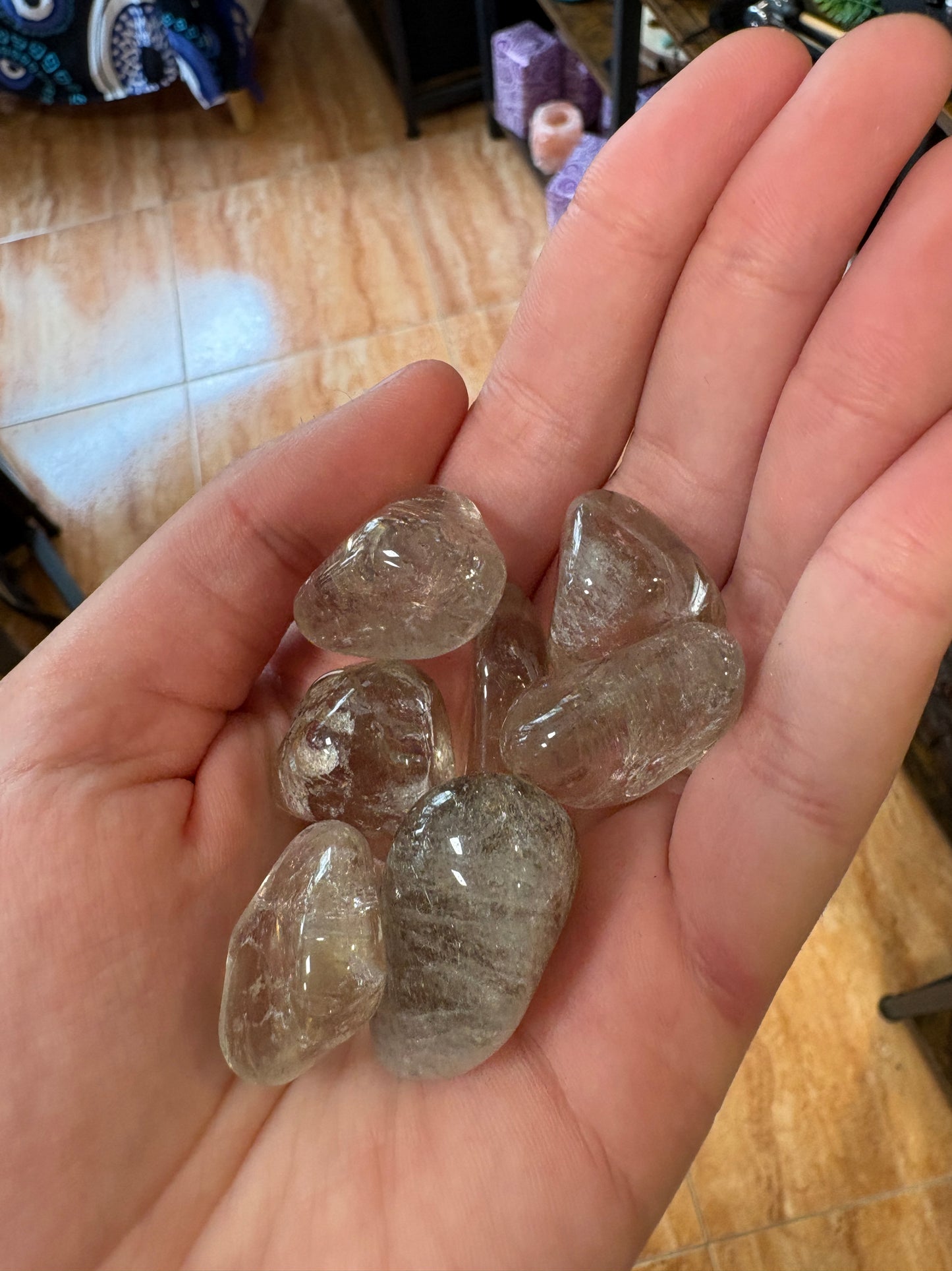 Cuarzo ahumado pulido — mineral de la protección energética y transmutación de energías negativas