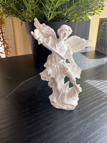 Figura Arcángel San Miguel blanco