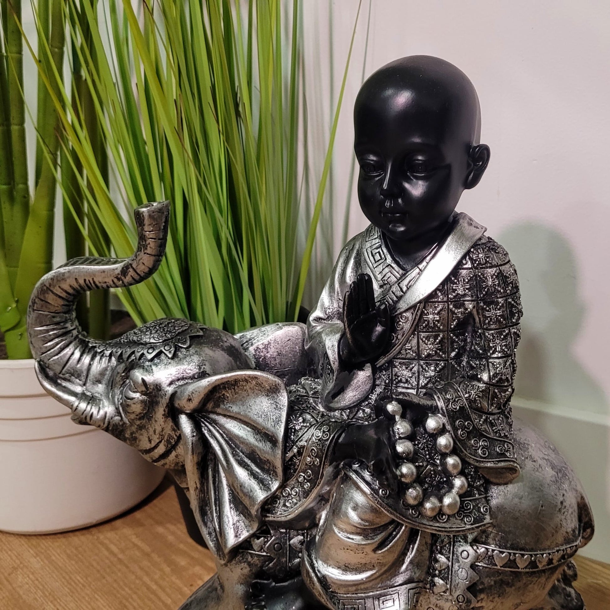 Buda niño en Elefante Zen Meditación - Templo Arcano