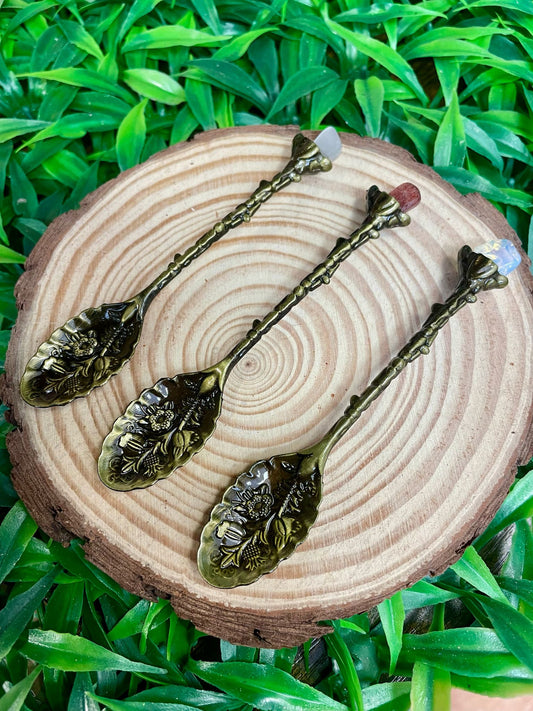 🥄 Cuchara ritual con minerales — Belleza, intención y naturaleza mágica