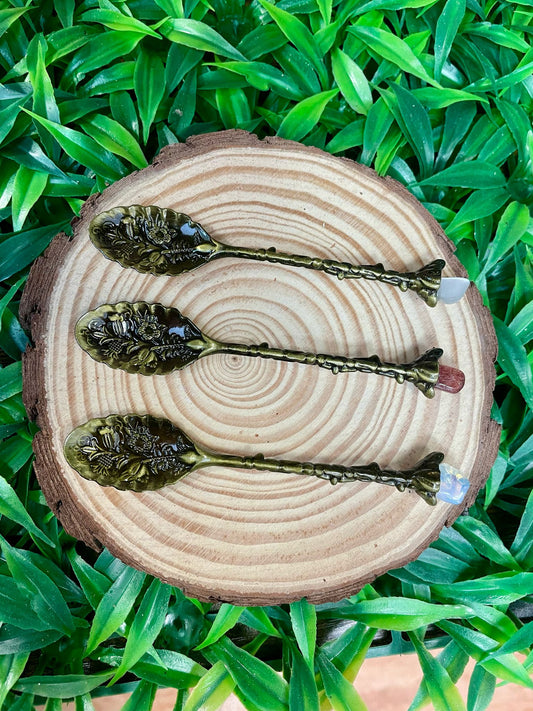 🥄 Cuchara ritual con minerales — Belleza, intención y naturaleza mágica