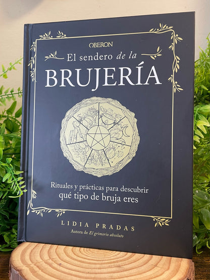 Libro "El Sendero de la Brujería" – Rituales y prácticas para descubrir la bruja que eres