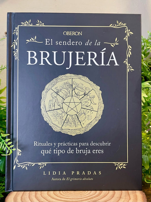 Libro "El Sendero de la Brujería" – Rituales y prácticas para descubrir la bruja que eres