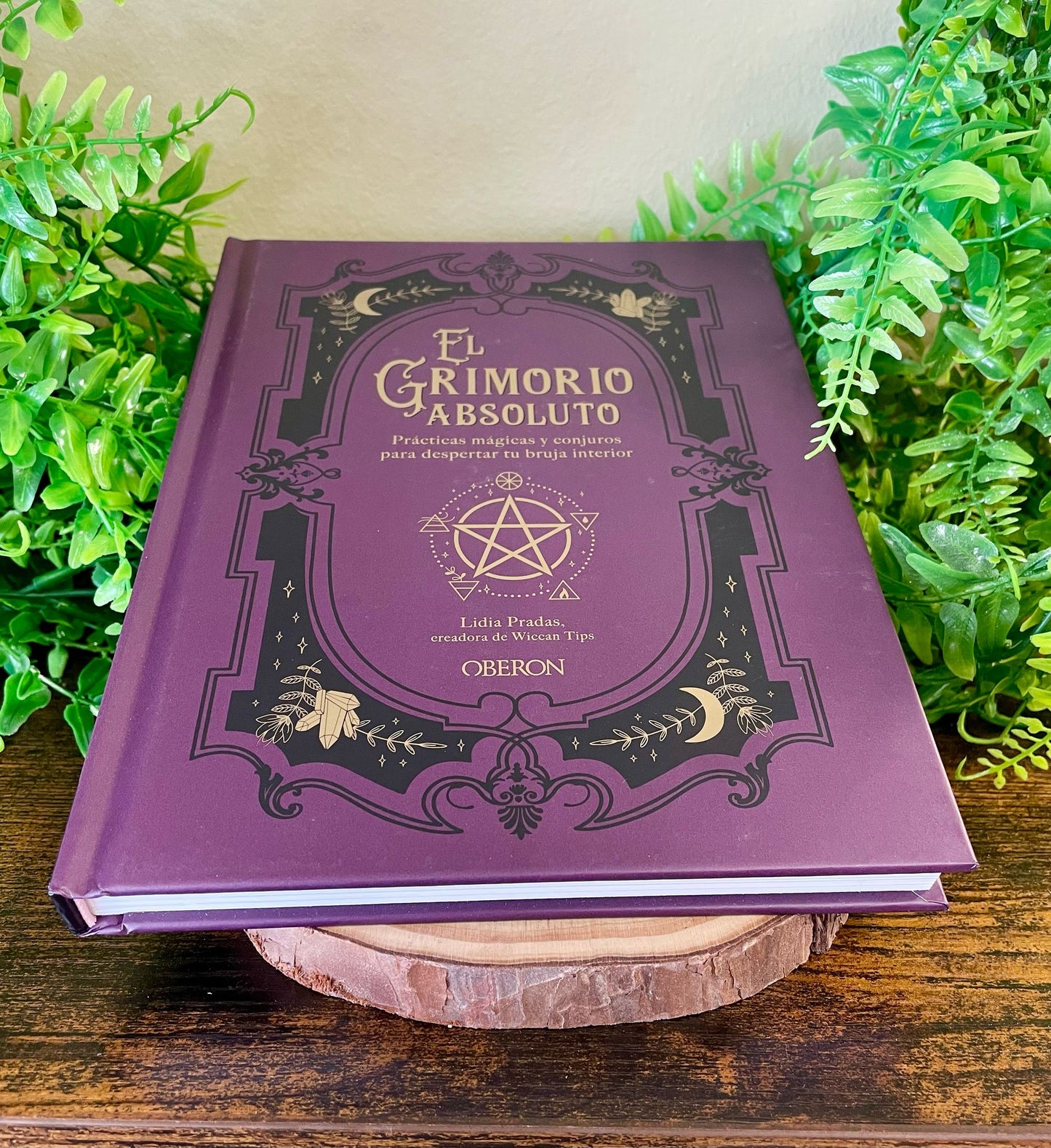 Libro "El Grimorio Absoluto" – La llave de la sabiduría mágica
