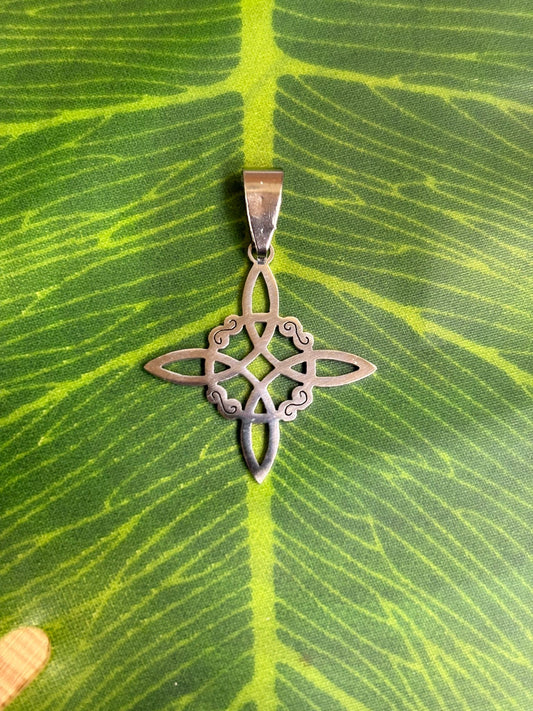 🔮 Colgante Nudo de Bruja – Protección ancestral y poder esotérico