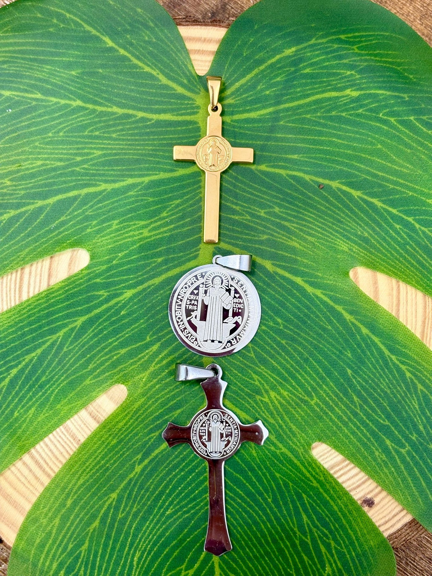 ✝️ Colgante Amuleto de San Benito – Protección Espiritual y Fortaleza Interior