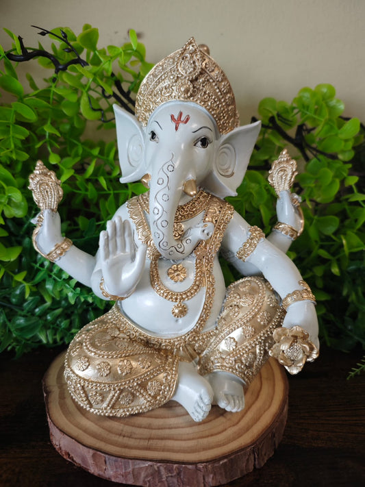 Figura de Ganesha en Blanco y Dorado – Dios Hindú de la Abundancia, Sabiduría y Protección